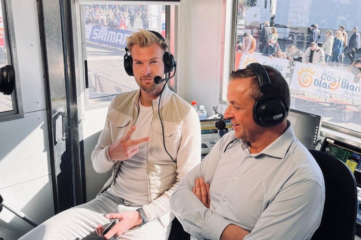Ruben Van Gucht on the left side in the commentator's booth