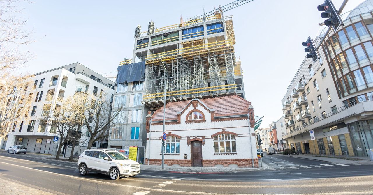 Poznań: Kontrowersyjna budowa nad zabytkowym budynkiem