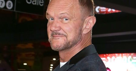 Cezary Pazura chwali się klatą. "Pan jest jak Krzysztof Ibisz, coraz młodszy"