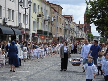 Tłumy wiernych na miejskich uroczystościach Bożego Ciała w Białymstoku