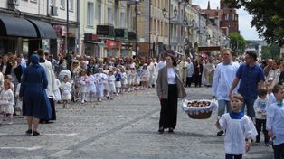 Tłumy wiernych na miejskich uroczystościach Bożego Ciała w Białymstoku