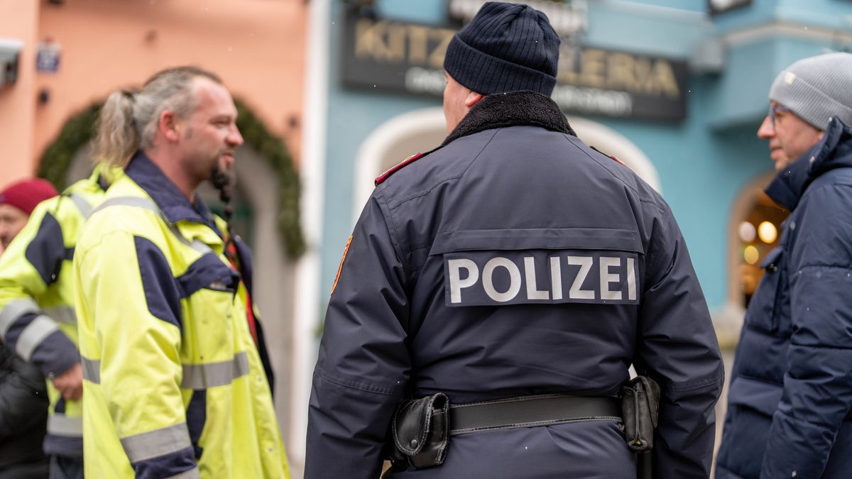 KITZBUEHEL, AUSTRIA - JANUARY 18: Police during the Audi FIS Alpine Ski World Cup - Men's Downhill Training on January 18, 2023 in Kitzbuehel, Austria. (Photo by Klaus Pressberger/SEPA.Media /Getty Images)