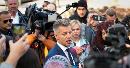 "Tej zmiany nie da się już zatrzymać". Magyar na chwilę przed zamknięciem lokali