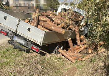 Skowieszyn: 63-latek z ponad 2 promilami wjechał dostawczym iveco do rowu. Zatrzymali go świadkowie