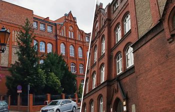 Złotoryja: Podczas remontu zabytkowego budynku Szkoły Podstawowej nr 1 odkryto historyczny napis. Sprawę badał konserwator zabytków