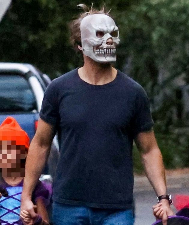 Ryan Gosling i Eva Mendes polują z dziećmi na cukierki