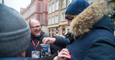Internauci zebrali już PONAD PIĘĆ MILIONÓW ZŁOTYCH na puszkę Adamowicza!