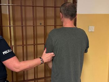 44-latek zaatakował trzech chłopców. Bił ich pałką teleskopową