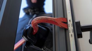 Gdzie złodzieje szukają gotówki w domu? Były włamywacz ujawnia