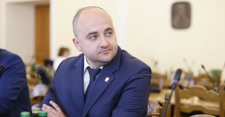 Kara za wejście na dach. Prezydium Sejmu zdecydowało ws. posła Dariusza Mateckiego