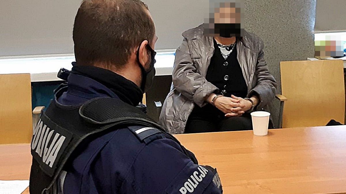 67-latka wykorzystała moment nieuwagi pracownicy sklepu, aby ją okraść 