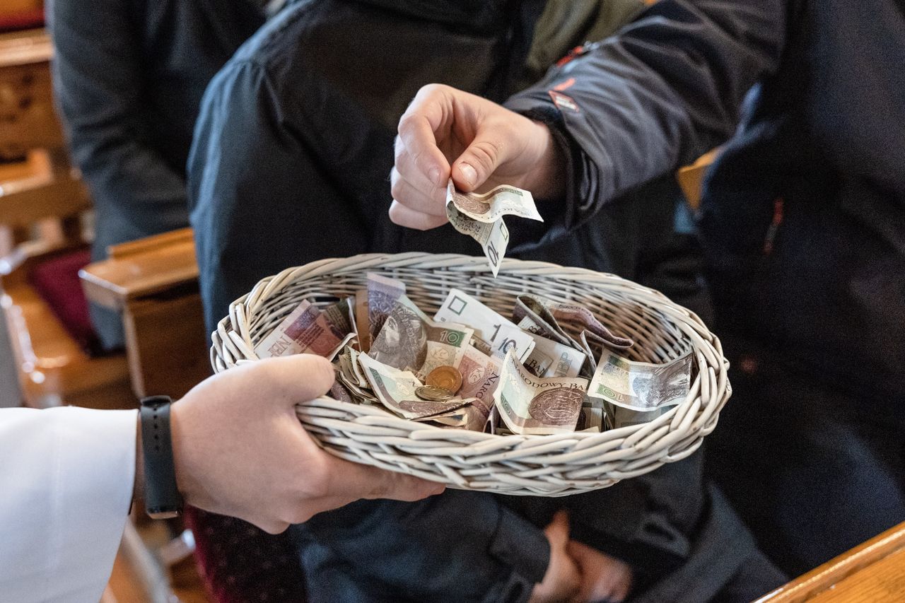 Księża seniorzy żyją w bogactwie? Oto ich emerytury