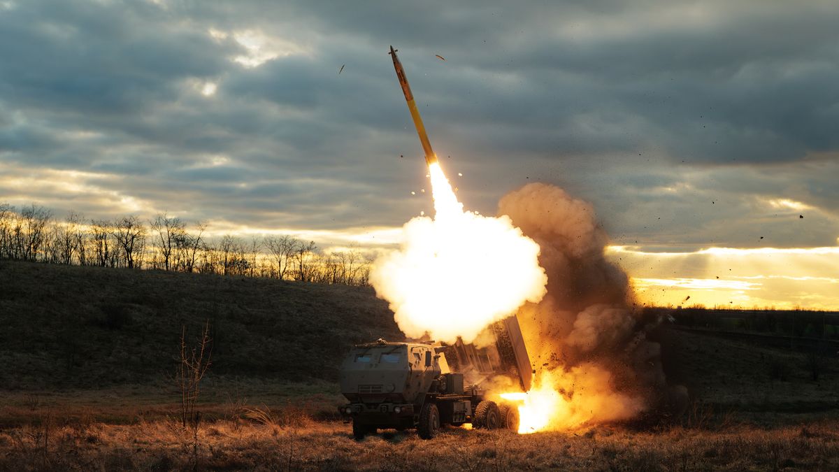 Ukraińska armia korzysta z systemów HIMARS w wojnie rozpętanej przez Rosję