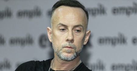 Nergal dzieli się wstrząsającą fotografią z czasów zmagania się z białaczką. "Tak, tak, tak... Na zdjęciu jestem ja" (FOTO)