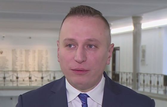TVP.info nie zamieściło nakazanego komunikatu o pozwie Krzysztofa Brejzy, senator chce przymusu sądowego