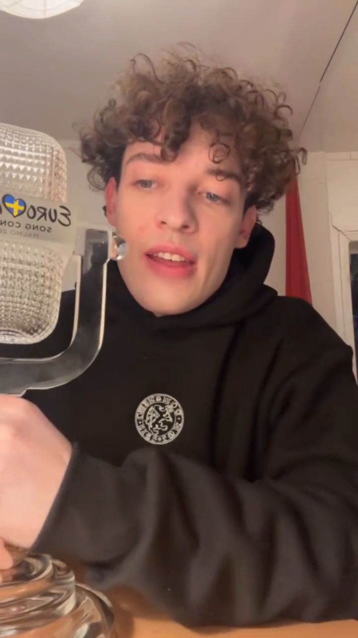 Nemo zrzeka się statuetki otrzymanej na Eurowizji