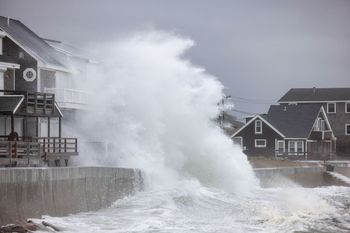 Nor’easter uderzył w USA. Powodzie, zniszczenia i setki odwołanych lotów