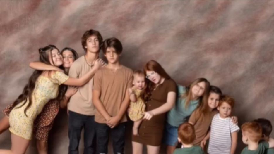 Ma 35 lat i 12 dzieci. Mamą została w wieku 15 lat