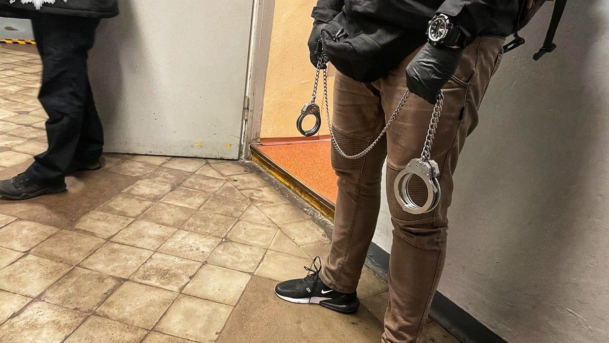 Mężczyzna zaatakował kobietę. Ukradł pieniądze i szminkę