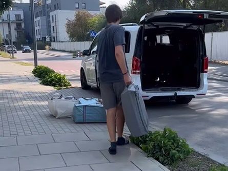 Rozenek była widocznie rozemocjonowana wyprowadzką syna.