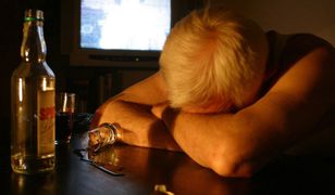 Smutny efekt pandemii. Zamknięci w domach pijemy na umór