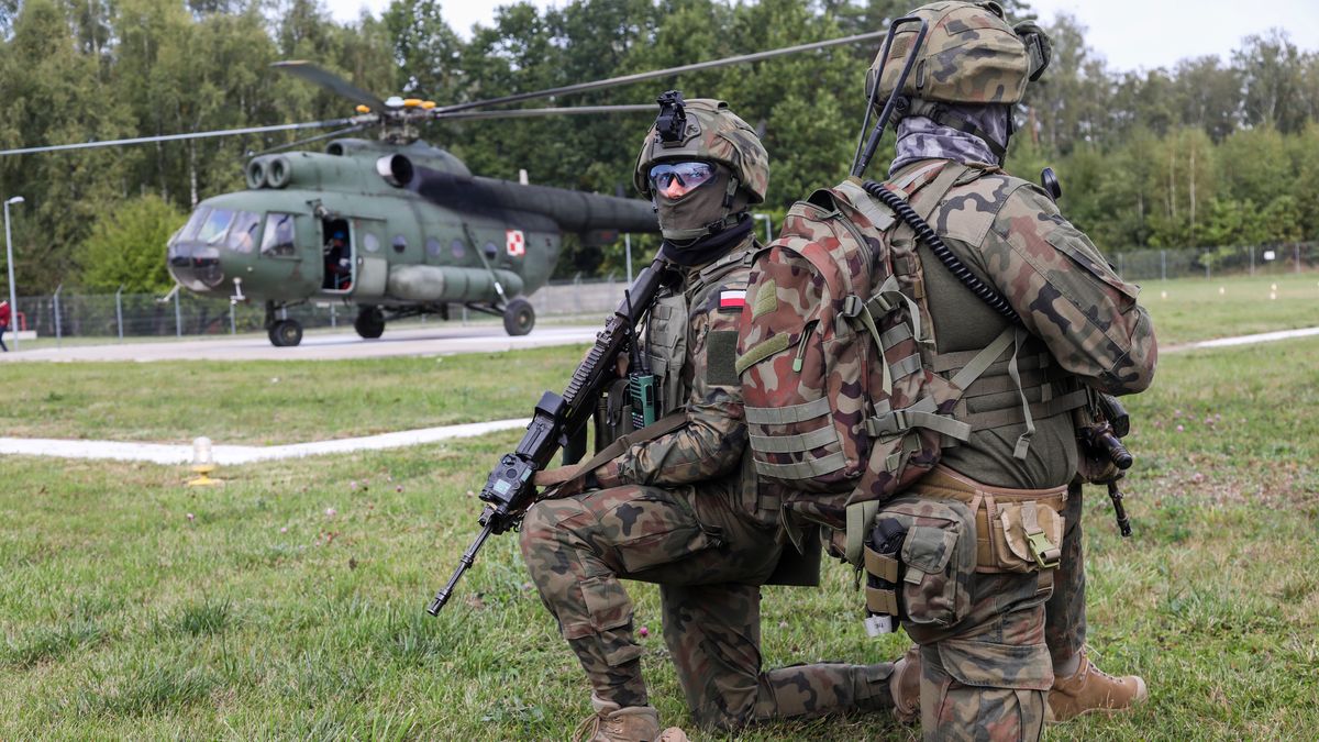 Wojsko czeka na zmiany polityczne bez ekscytacji