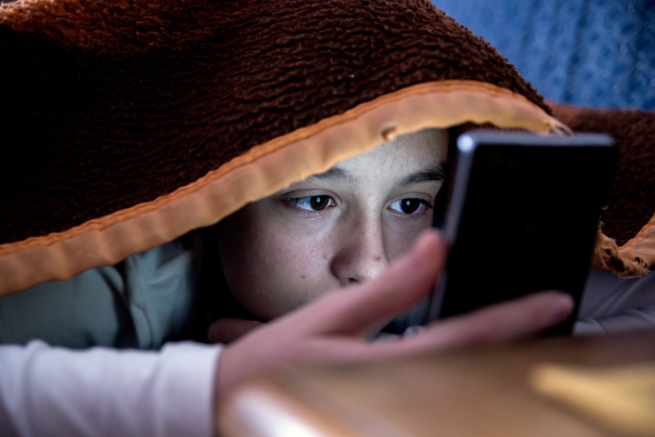 Rząd dofinansował portal dla nastolatek. "Treści są absolutnie szkodliwe"