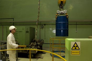 "Ciemny ślad na chłodni". Rosja o ataku na elektrownię atomową