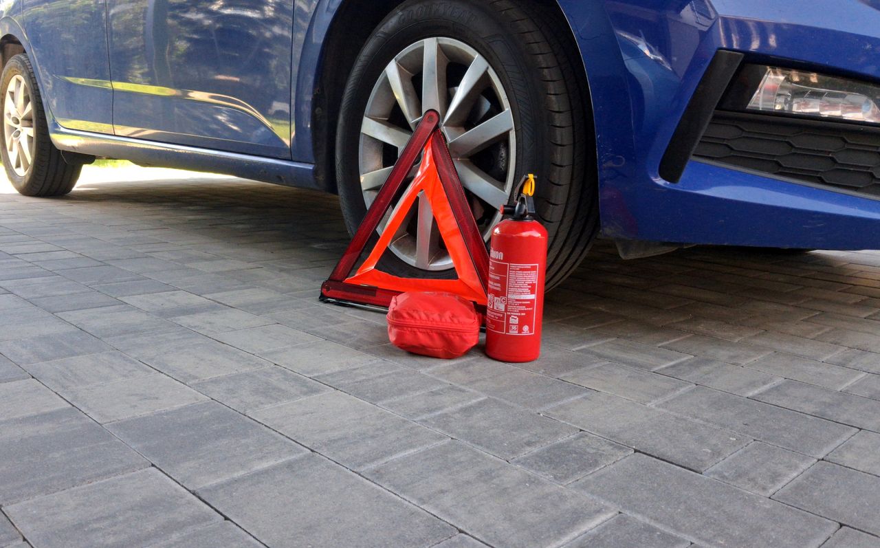 Obowiązkowe wyposażenie aut do zmiany. Nowe przepisy powstaną przed wakacjami