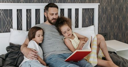 Czytanie to nie tylko bajka na dobranoc. Ruszyła akcja #TataTeżCzyta