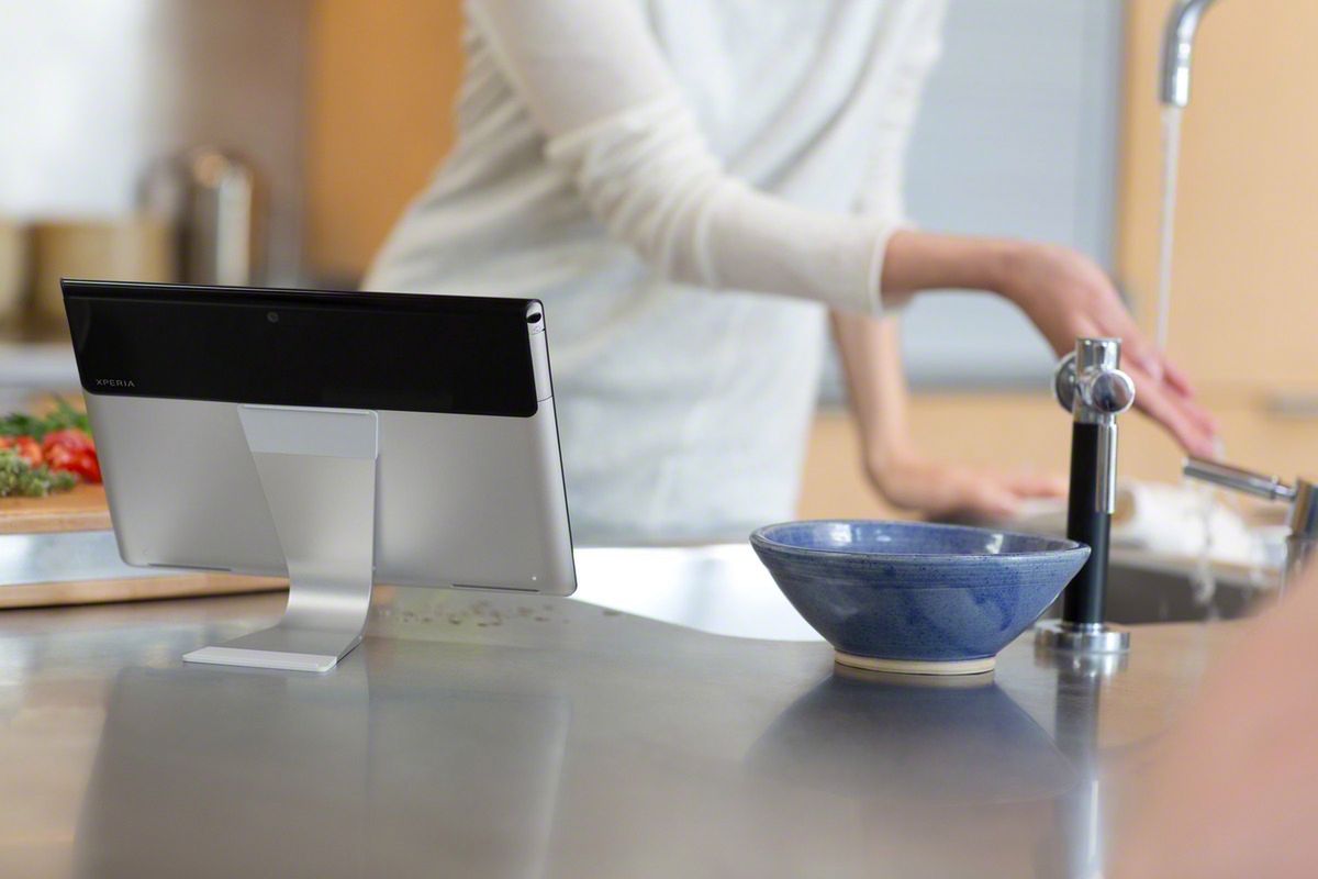 Xperia Tablet S w akcji w kuchni (fot. Sony)