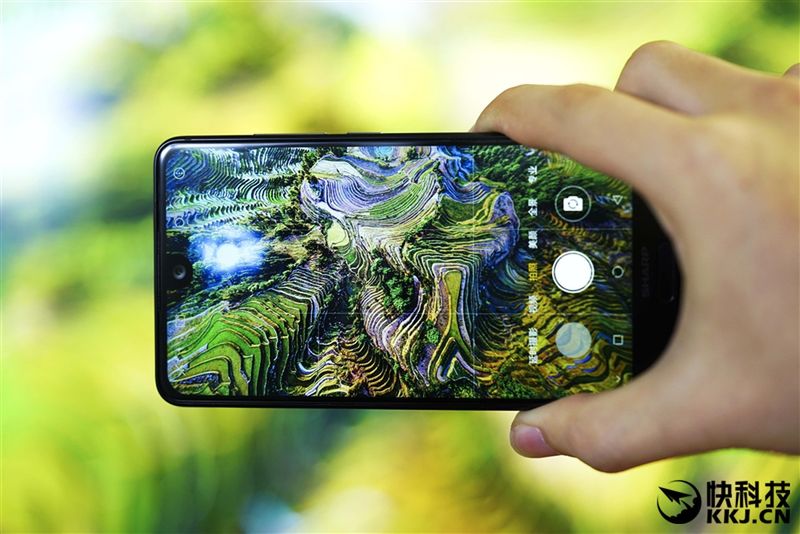 Sharp Aquos S2 oficjalnie. Ma wąskie ramki i podwójny aparat o ciekawych możliwościach 8