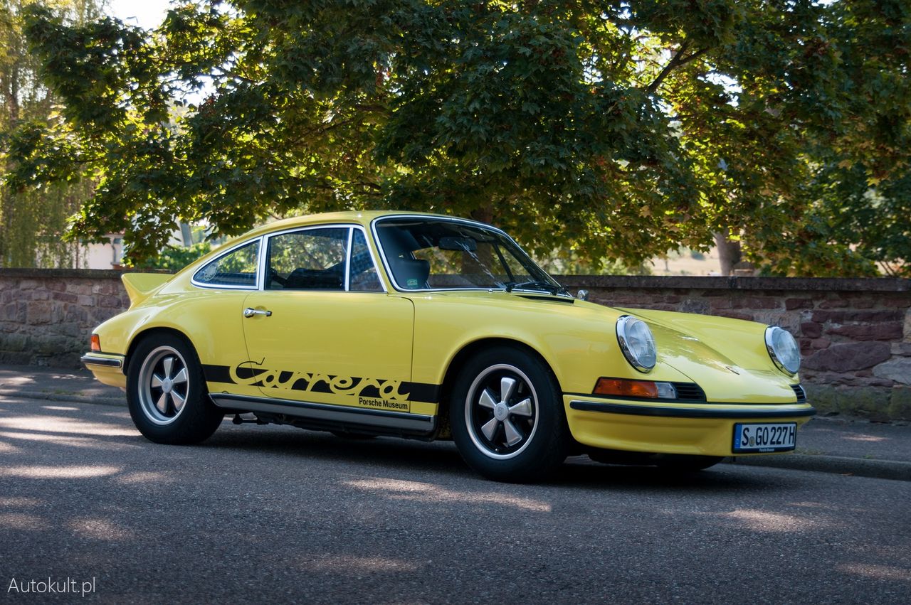 Porsche 911 GT3 Touring vs Porsche 911 Carrera RS 2.7