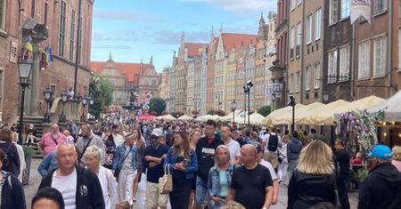 Tłumy turystów w Gdańsku. "Tworzą się korki, nie da się przejść"