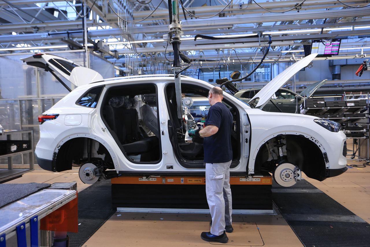 Zwalnia tempo redukcji etatów. Mniej chętnych do odejścia z Volkswagena w Niemczech