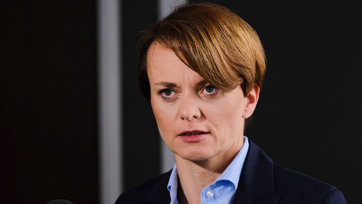 Ponowny lockdown gospodarki nie wchodzi w grę - twierdzi minister Jadwiga Emilewicz.