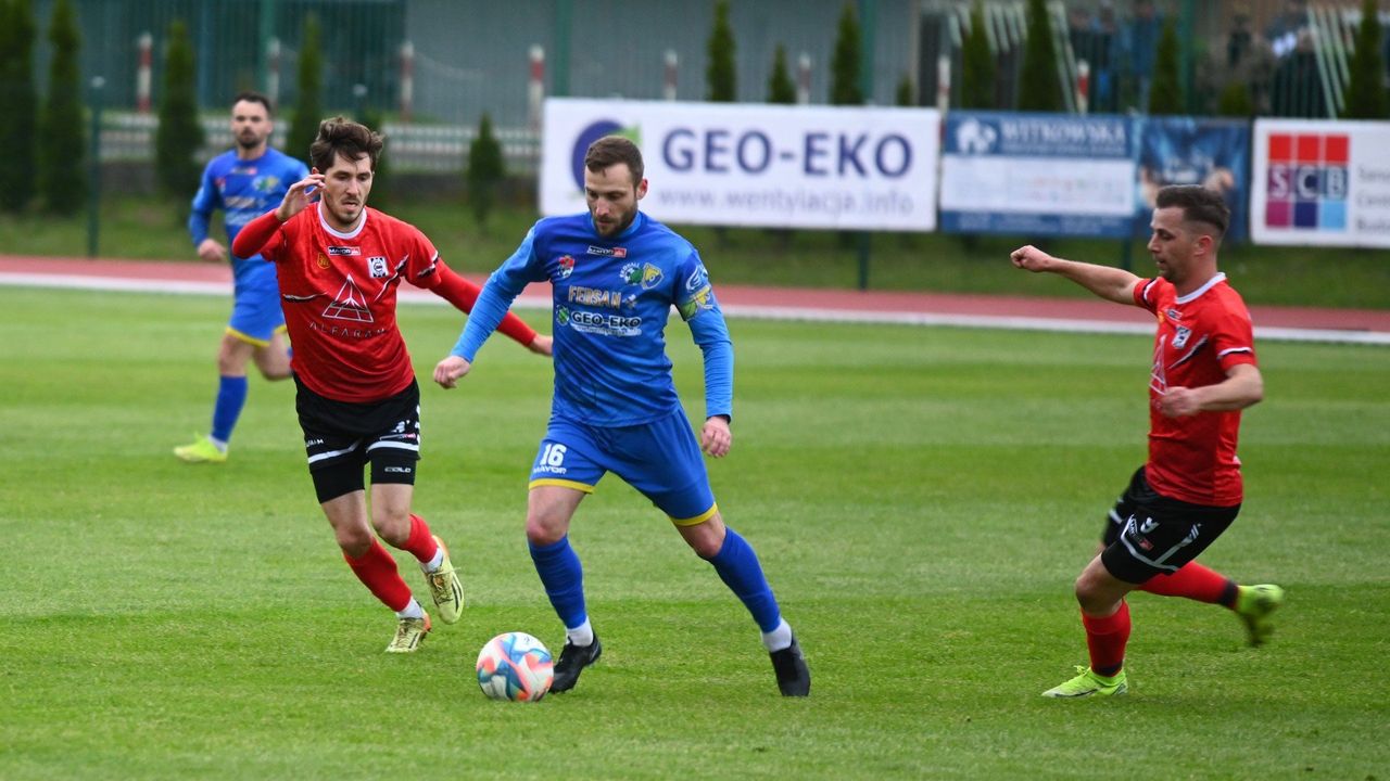 4. liga podkarpacka. Niespodzianka w Sanoku. Czarni Jasło po 23 latach pokonali Ekoball Stal