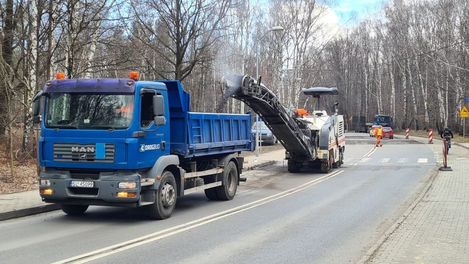 Ruda Śląska. Miasto wzięło się do naprawy dróg zniszczonych po zimie.