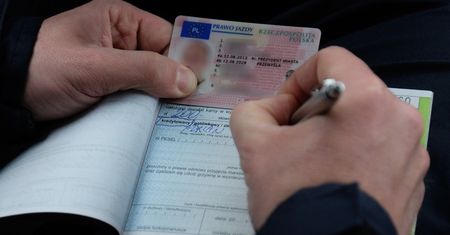 Poseł w obronie kierowców. Odbieranie praw jazdy nadal niejasne