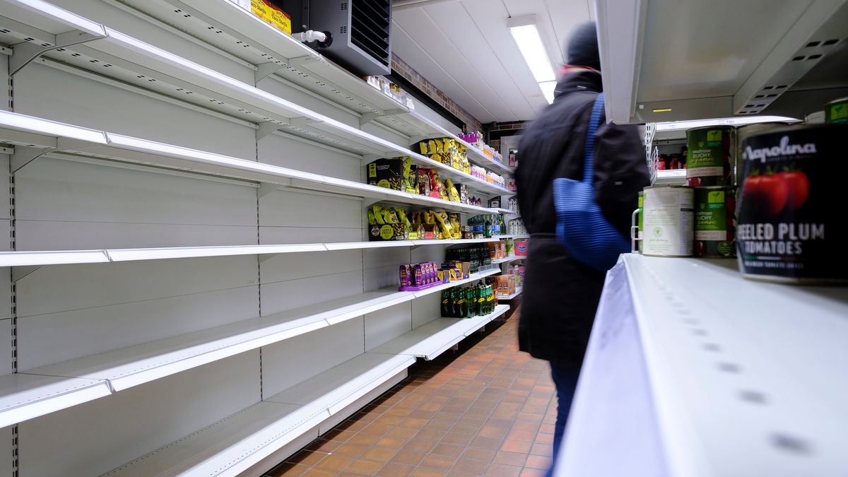 Kryzys w Wielkiej Brytanii. Puste półki w sklepach, na stacjach nie ma paliwa 