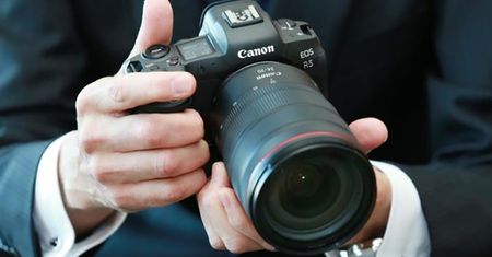 Canon pracuje nad bezusterkowcem z matrycą o rozdzielczości 150 Mpix