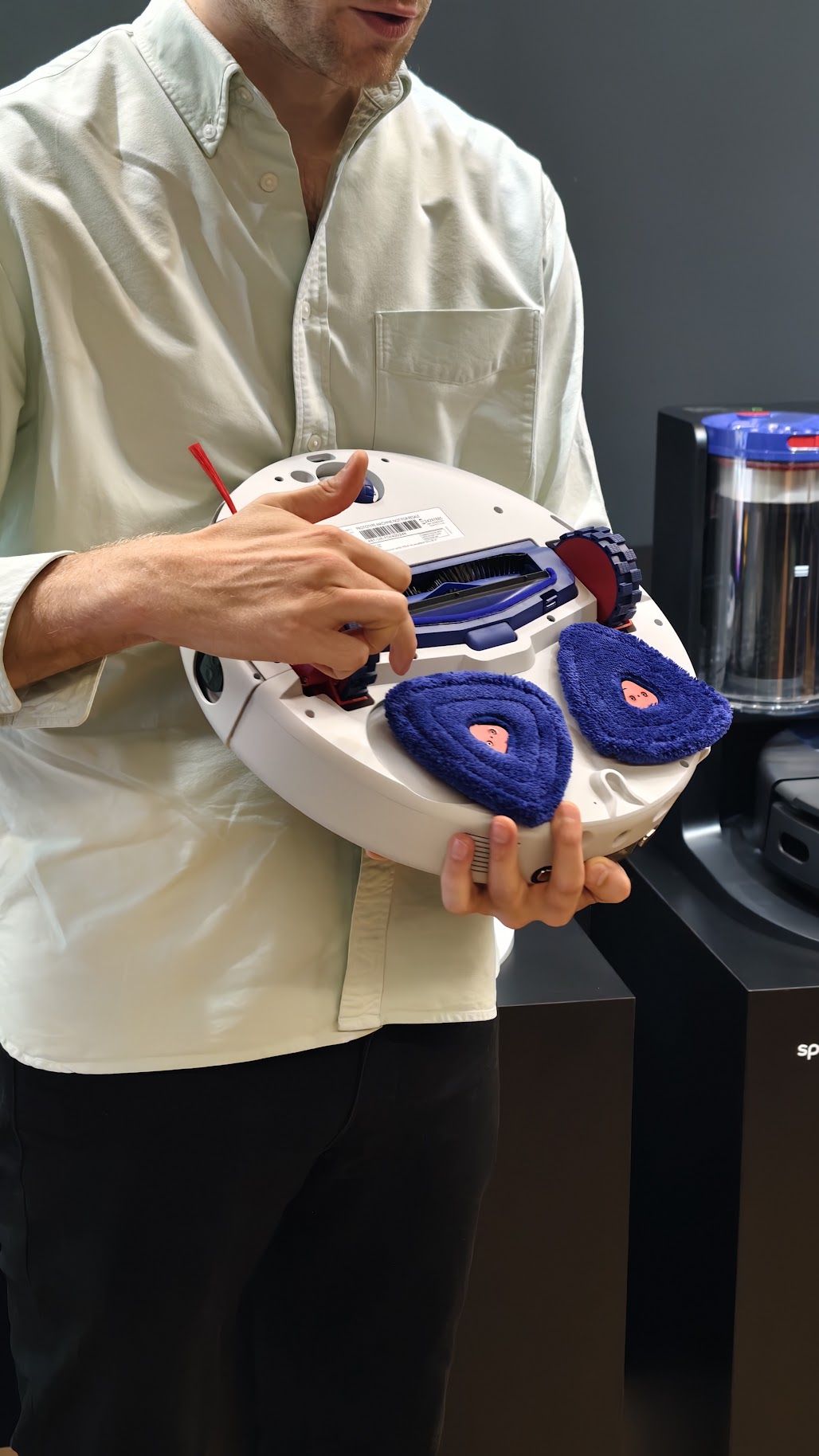 Dyson znalazł sprytny patent na mycie narożników. Tak działa nowy robot