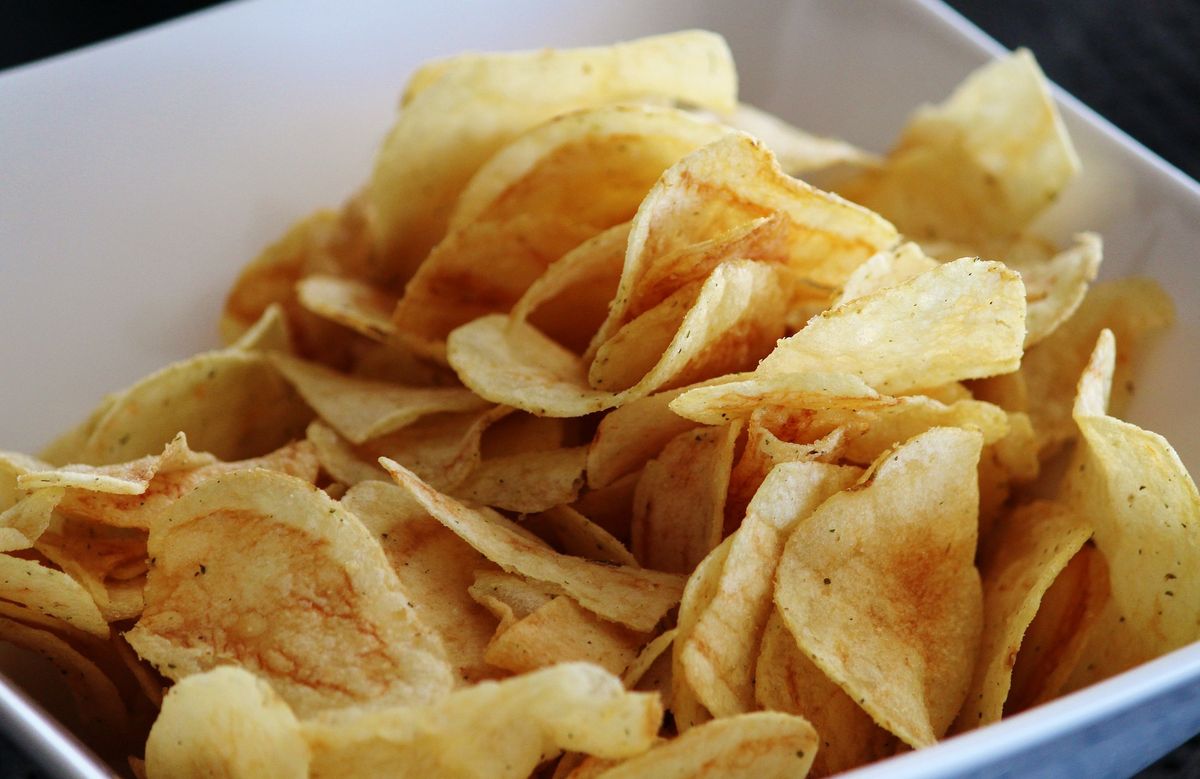 Chipsy fatalnie wpływają na stan naszej skóry 