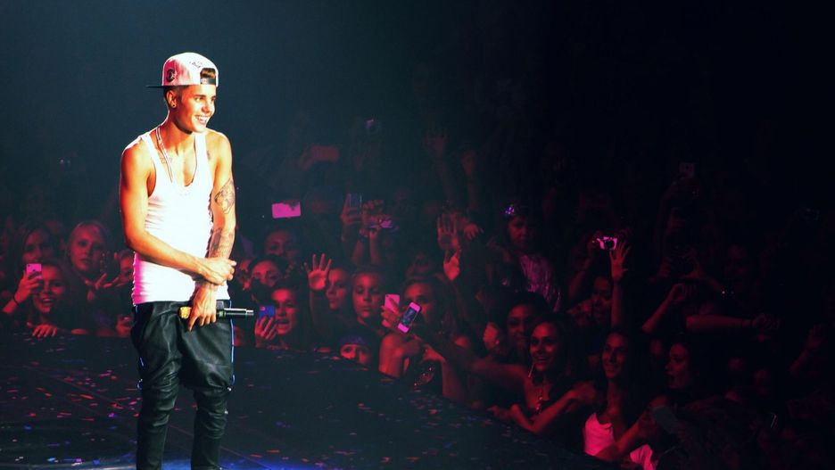 Podszywali się pod Justina Biebera i namawiali nieletnich do seksu przez internet