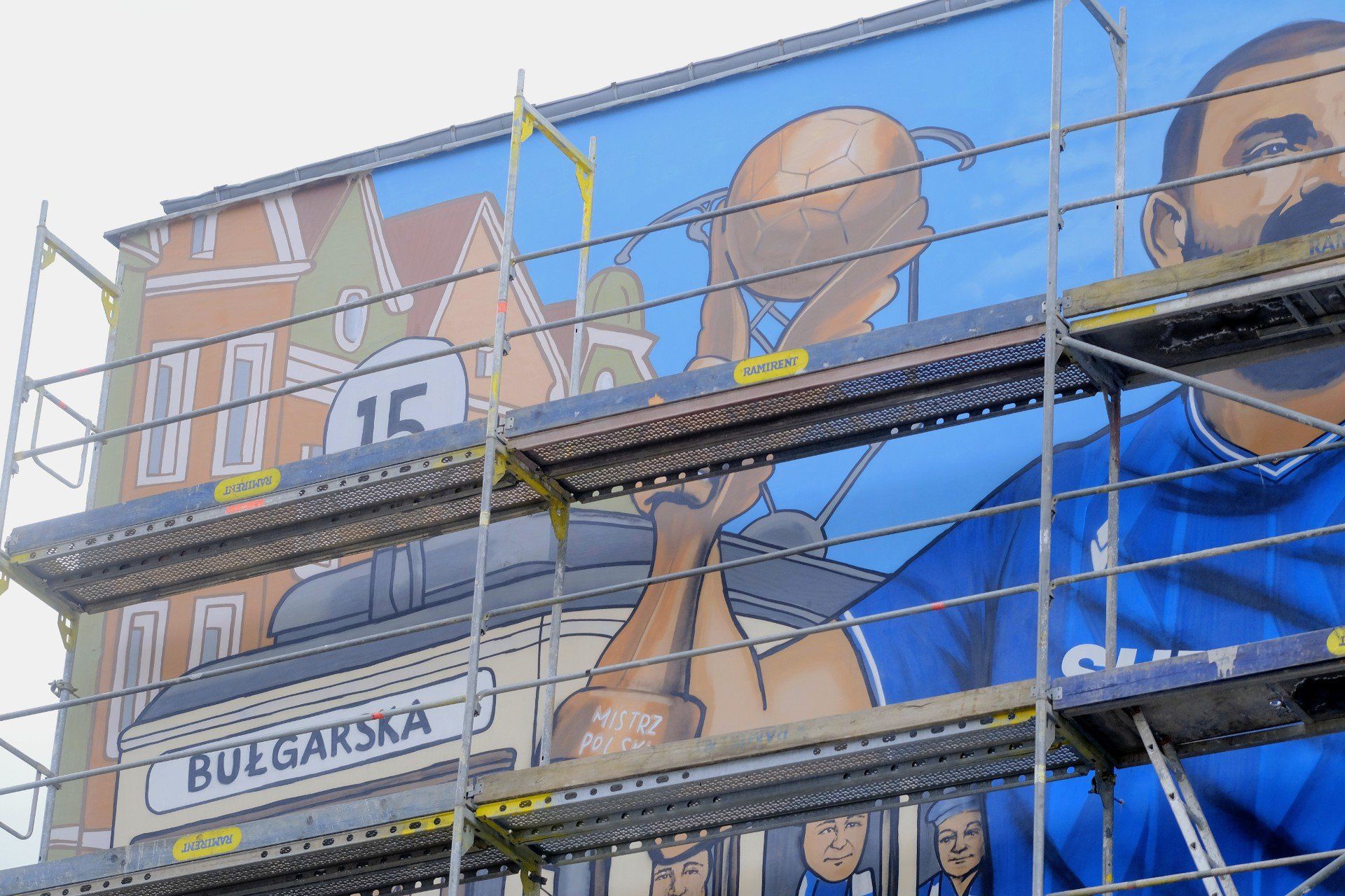 Tak zmienił się mural kapitana Lecha Poznań, Mikaela Ishaka