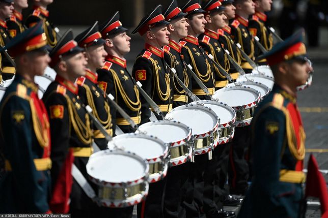 Dzie? Zwyci?stwa w MoskwieMembers of a military band attend the Victory Day military parade on Red Square in central Moscow on May 9, 2022. - Russia celebrates the 77th anniversary of the victory over Nazi Germany during World War II. (Photo by Kirill KUDRYAVTSEV / AFP)KIRILL KUDRYAVTSEV