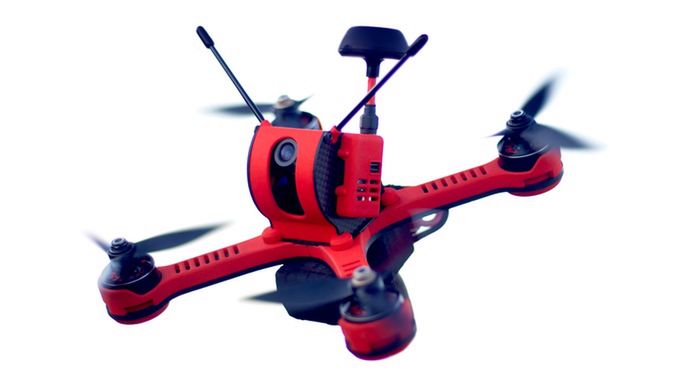 Tanky: niewielki dron FPV rozwijający prędkość 160 km/h 13