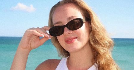 Wrzuciła fotki z Tajlandii. Pozowała w bikini w kwiatki