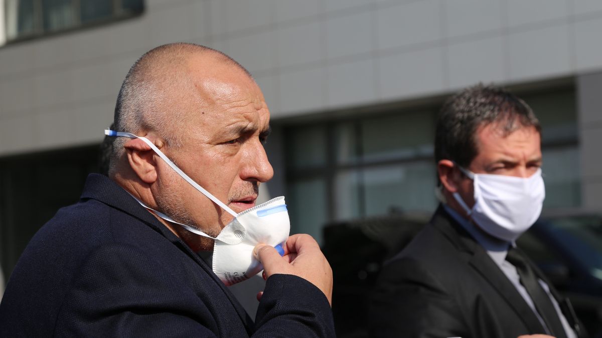 Bojko Borisow (na zdjęciu po lewej) rozważa ustąpienie ze stanowiska po decyzji USA o sankcjach.