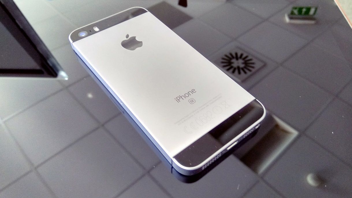 iPhone SE 2 porzuci klasyczne założenia, czy Steve Jobs byłby z niego dumny?